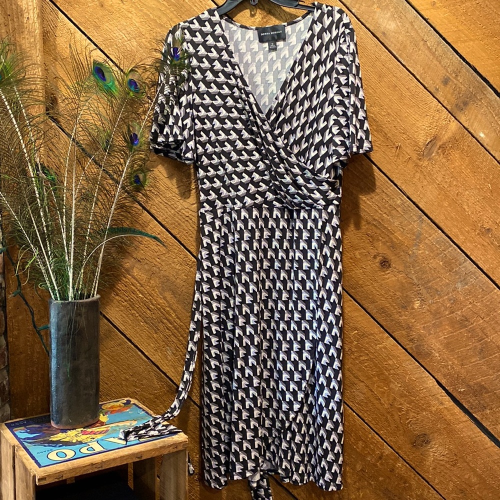Donna Morgan V Neck Overlap Dress with Geometric Pattern and Tie Size 12